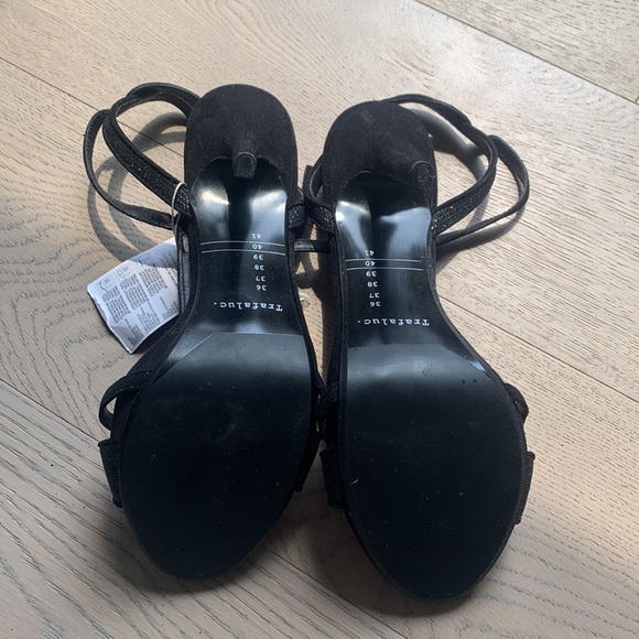 Black high heels with shiny details - Picture 5 of 7